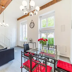 The Charming Fleury 2 Bedrooms Appartement